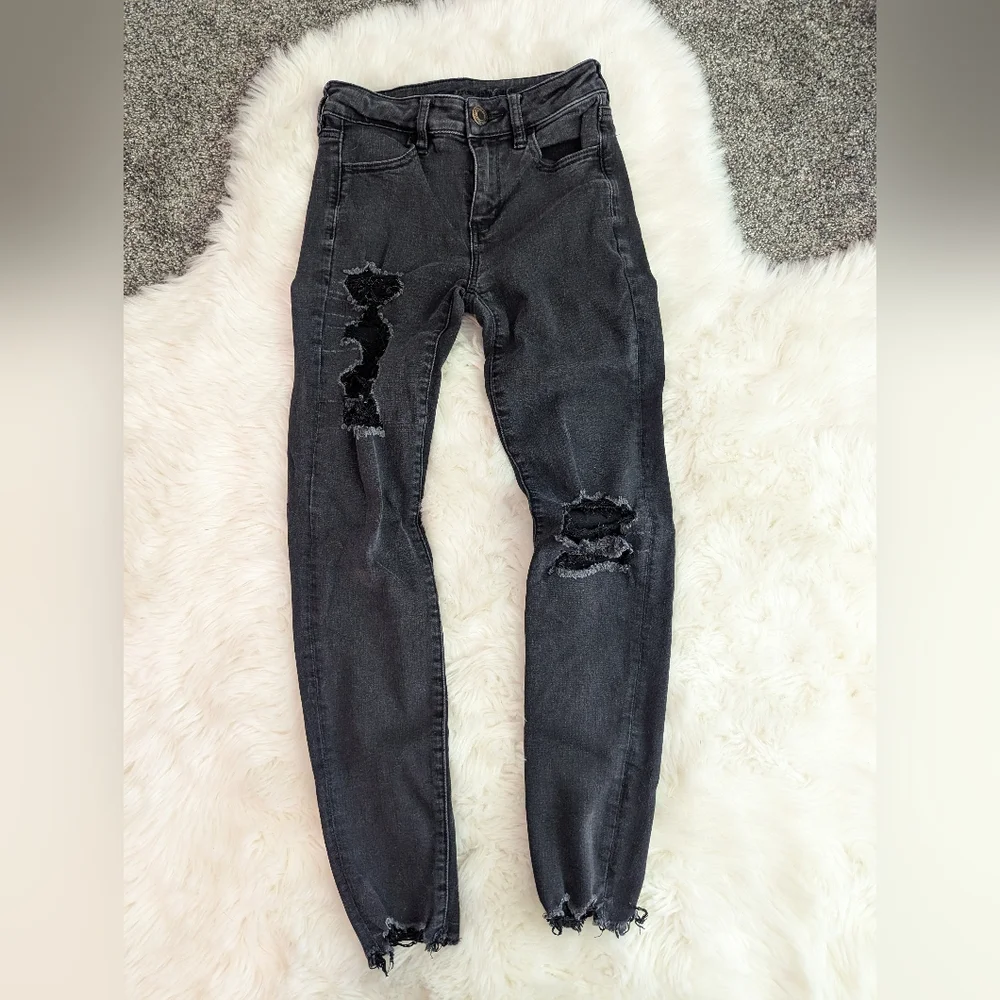 American Eagle Stretch Black Wash Denim Raw Hem Distressed Skinny Jeans - Picture 1 of 6